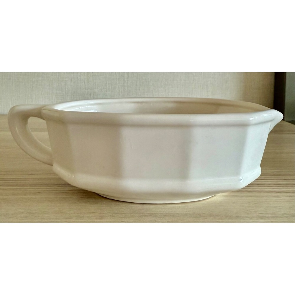 Vintage Pfaltzgraff Stoneware "Heritage White" Gravy Boat 433 USA. Cute!